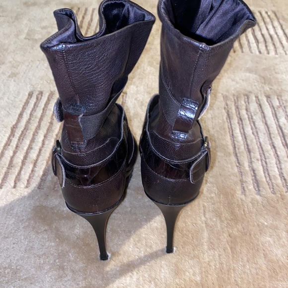 Beautiful Stuart Weitzman Wrap buckle 4” Boots - Picture 3 of 8